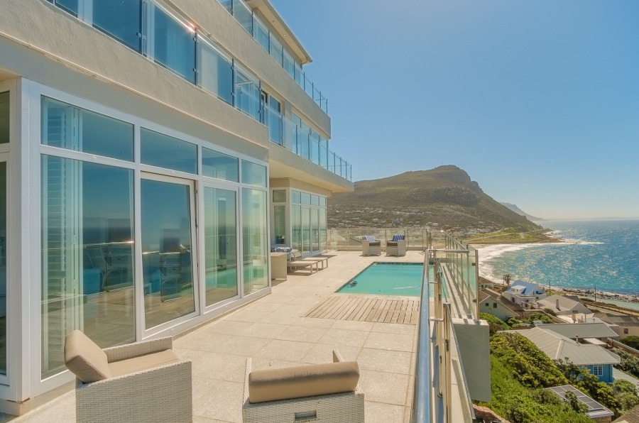 7 Bedroom Property for Sale in Cairnside Western Cape
